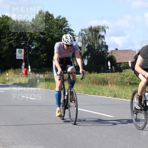 25.08.2024 - Elbe Triathlon Hamburg Fuchs,  Jonas http://msf.ph/oto/6867697 25.08.2024 11:00:47 Radfahren 750, 1610, 1463 meine-sportfotos.de