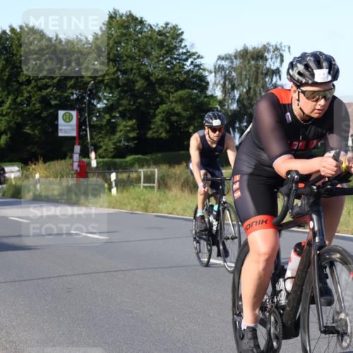 25.08.2024 - Elbe Triathlon Hamburg Fuchs,  Jonas http://msf.ph/oto/6867723 25.08.2024 09:29:18 Radfahren 406, 131, 355, 374, 264, 33 meine-sportfotos.de