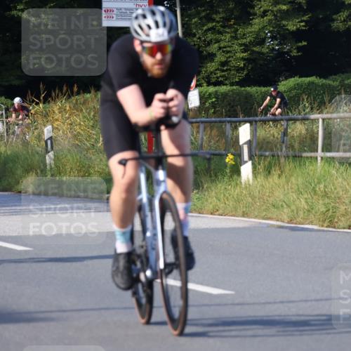 25.08.2024 - Elbe Triathlon Hamburg Fuchs,  Jonas http://msf.ph/oto/6867760 25.08.2024 09:29:23 Radfahren 131, 355, 374, 264, 33, 63, 135 meine-sportfotos.de
