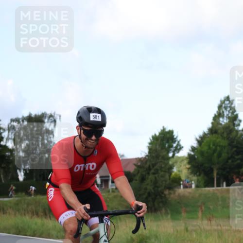 25.08.2024 - Elbe Triathlon Hamburg Fuchs,  Jonas http://msf.ph/oto/6867765 25.08.2024 10:19:33 Radfahren 352, 423, 581, 567, 532, 597 meine-sportfotos.de