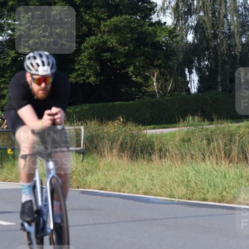 25.08.2024 - Elbe Triathlon Hamburg Fuchs,  Jonas http://msf.ph/oto/6867768 25.08.2024 09:29:23 Radfahren 131, 355, 374, 264, 33, 63, 135 meine-sportfotos.de