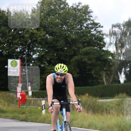 25.08.2024 - Elbe Triathlon Hamburg Fuchs,  Jonas http://msf.ph/oto/6867787 25.08.2024 10:19:38 Radfahren 581, 567, 532, 597, 618, 393 meine-sportfotos.de