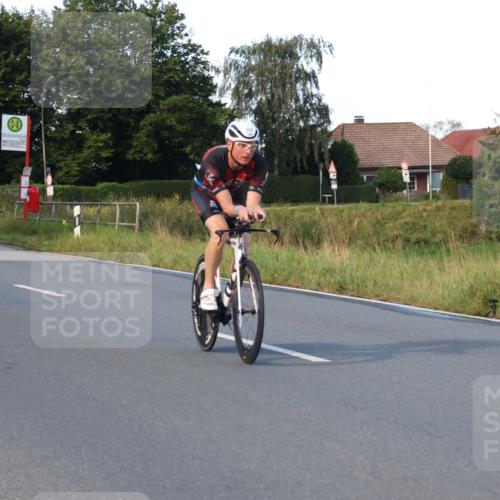 25.08.2024 - Elbe Triathlon Hamburg Fuchs,  Jonas http://msf.ph/oto/6867824 25.08.2024 09:29:30 Radfahren 33, 63, 135, 359, 357 meine-sportfotos.de
