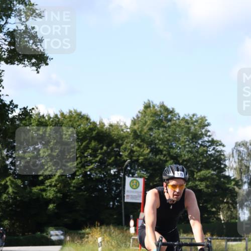 25.08.2024 - Elbe Triathlon Hamburg Fuchs,  Jonas http://msf.ph/oto/6868009 25.08.2024 11:01:41 Radfahren 1663, 779, 674 meine-sportfotos.de