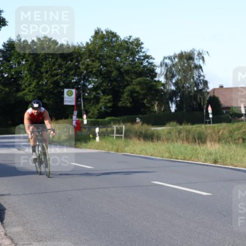 25.08.2024 - Elbe Triathlon Hamburg Fuchs,  Jonas http://msf.ph/oto/6868014 25.08.2024 09:29:56 Radfahren 447, 98, 407, 138, 385, 401, 305, 101 meine-sportfotos.de