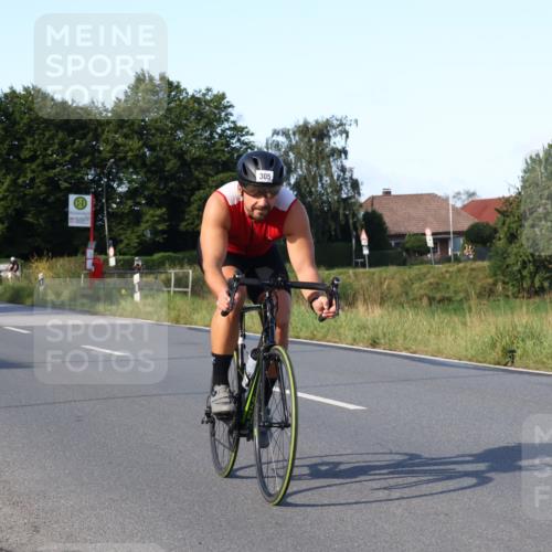 25.08.2024 - Elbe Triathlon Hamburg Fuchs,  Jonas http://msf.ph/oto/6868027 25.08.2024 09:29:57 Radfahren 98, 407, 138, 385, 401, 305, 101 meine-sportfotos.de