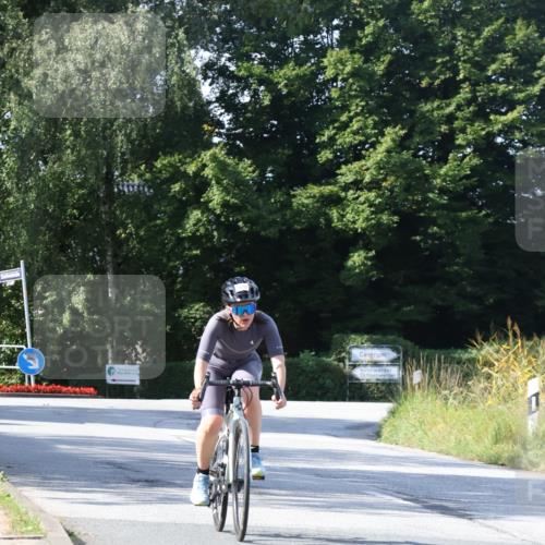 25.08.2024 - Elbe Triathlon Hamburg Fuchs,  Jonas http://msf.ph/oto/6868040 25.08.2024 11:01:46 Radfahren 1663, 779, 674, 1637 meine-sportfotos.de