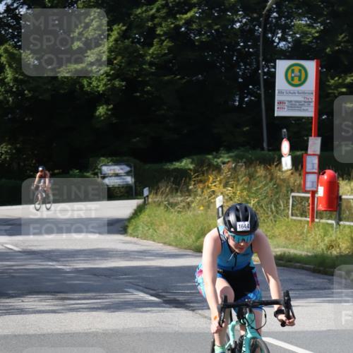25.08.2024 - Elbe Triathlon Hamburg Fuchs,  Jonas http://msf.ph/oto/6868081 25.08.2024 11:02:09 Radfahren 1684, 1678, 1644, 1717 meine-sportfotos.de