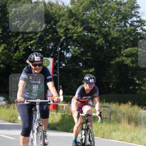 25.08.2024 - Elbe Triathlon Hamburg Fuchs,  Jonas http://msf.ph/oto/6868136 25.08.2024 11:02:44 Radfahren 1605, 1628, 1675 meine-sportfotos.de