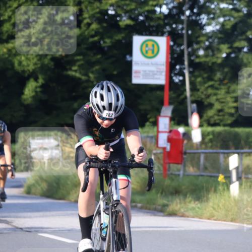 25.08.2024 - Elbe Triathlon Hamburg Fuchs,  Jonas http://msf.ph/oto/6868154 25.08.2024 09:30:14 Radfahren 114, 182, 214, 137 meine-sportfotos.de