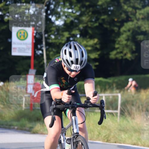 25.08.2024 - Elbe Triathlon Hamburg Fuchs,  Jonas http://msf.ph/oto/6868160 25.08.2024 09:30:15 Radfahren 114, 182, 214, 137 meine-sportfotos.de