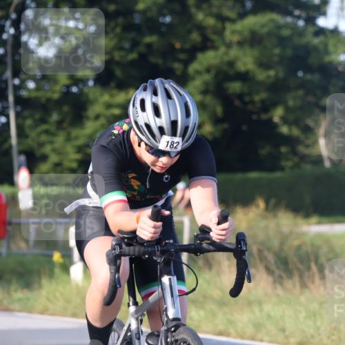 25.08.2024 - Elbe Triathlon Hamburg Fuchs,  Jonas http://msf.ph/oto/6868164 25.08.2024 09:30:15 Radfahren 114, 182, 214, 137 meine-sportfotos.de