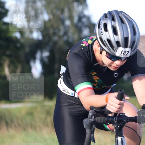25.08.2024 - Elbe Triathlon Hamburg Fuchs,  Jonas http://msf.ph/oto/6868175 25.08.2024 09:30:15 Radfahren 114, 182, 214, 137 meine-sportfotos.de