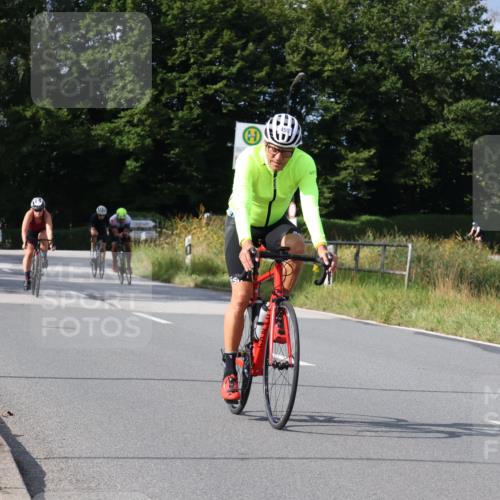 25.08.2024 - Elbe Triathlon Hamburg Fuchs,  Jonas http://msf.ph/oto/6868219 25.08.2024 10:20:40 Radfahren 450, 540, 353, 599, 400, 537 meine-sportfotos.de
