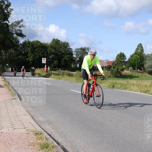 25.08.2024 - Elbe Triathlon Hamburg Fuchs,  Jonas http://msf.ph/oto/6868232 25.08.2024 10:20:41 Radfahren 450, 540, 353, 599, 400, 537 meine-sportfotos.de
