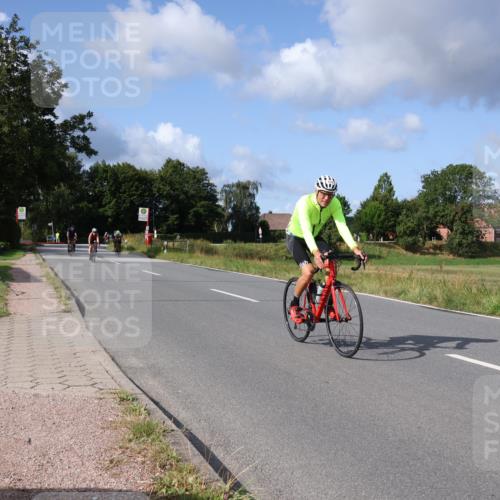 25.08.2024 - Elbe Triathlon Hamburg Fuchs,  Jonas http://msf.ph/oto/6868235 25.08.2024 10:20:41 Radfahren 450, 540, 353, 599, 400, 537 meine-sportfotos.de
