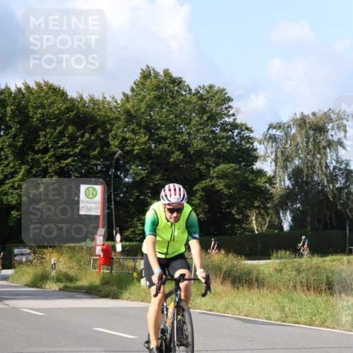 25.08.2024 - Elbe Triathlon Hamburg Fuchs,  Jonas http://msf.ph/oto/6868334 25.08.2024 10:20:56 Radfahren 512, 560, 356, 617, 495, 655, 607, 350 meine-sportfotos.de