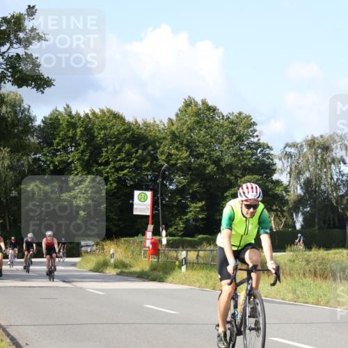 25.08.2024 - Elbe Triathlon Hamburg Fuchs,  Jonas http://msf.ph/oto/6868337 25.08.2024 10:20:57 Radfahren 512, 560, 356, 617, 495, 655, 607, 350 meine-sportfotos.de