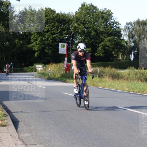 25.08.2024 - Elbe Triathlon Hamburg Fuchs,  Jonas http://msf.ph/oto/6868376 25.08.2024 09:30:35 Radfahren 170, 330, 88, 250, 70 meine-sportfotos.de