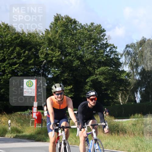 25.08.2024 - Elbe Triathlon Hamburg Fuchs,  Jonas http://msf.ph/oto/6868379 25.08.2024 10:21:01 Radfahren 560, 356, 617, 495, 655, 607, 350, 487, 619, 344 meine-sportfotos.de