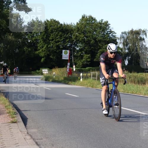 25.08.2024 - Elbe Triathlon Hamburg Fuchs,  Jonas http://msf.ph/oto/6868383 25.08.2024 09:30:36 Radfahren 170, 330, 88, 250, 70, 44, 304 meine-sportfotos.de