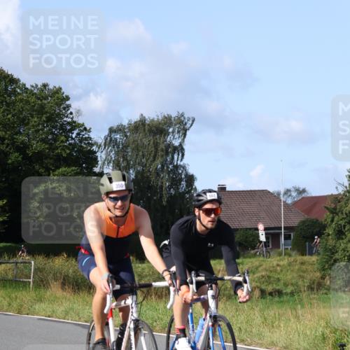 25.08.2024 - Elbe Triathlon Hamburg Fuchs,  Jonas http://msf.ph/oto/6868390 25.08.2024 10:21:01 Radfahren 560, 356, 617, 495, 655, 607, 350, 487, 619, 344 meine-sportfotos.de