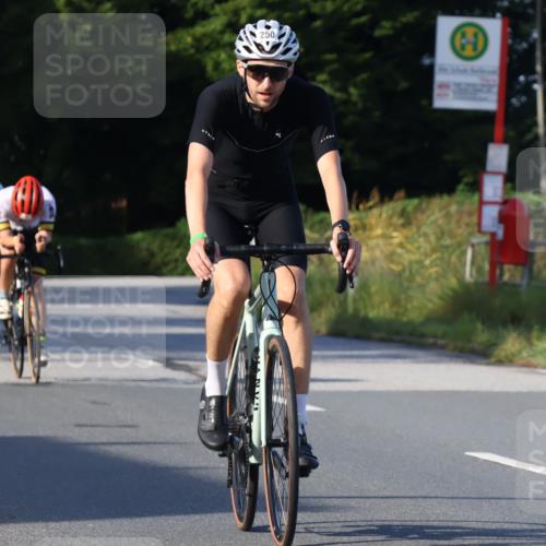 25.08.2024 - Elbe Triathlon Hamburg Fuchs,  Jonas http://msf.ph/oto/6868391 25.08.2024 09:30:38 Radfahren 330, 88, 250, 70, 44, 304 meine-sportfotos.de