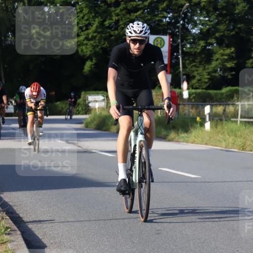 25.08.2024 - Elbe Triathlon Hamburg Fuchs,  Jonas http://msf.ph/oto/6868396 25.08.2024 09:30:39 Radfahren 88, 250, 70, 44, 304, 362 meine-sportfotos.de