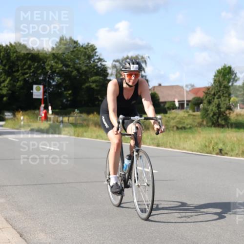 25.08.2024 - Elbe Triathlon Hamburg Fuchs,  Jonas http://msf.ph/oto/6868397 25.08.2024 11:03:26 Radfahren 1698, 1626, 1619 meine-sportfotos.de
