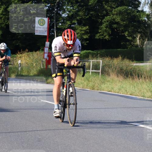 25.08.2024 - Elbe Triathlon Hamburg Fuchs,  Jonas http://msf.ph/oto/6868405 25.08.2024 09:30:40 Radfahren 88, 250, 70, 44, 304, 362 meine-sportfotos.de