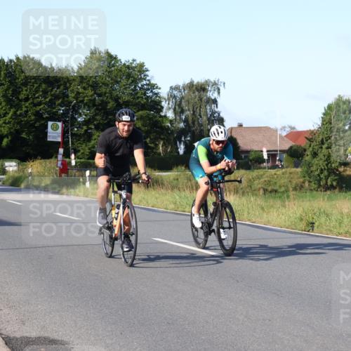 25.08.2024 - Elbe Triathlon Hamburg Fuchs,  Jonas http://msf.ph/oto/6868438 25.08.2024 09:30:42 Radfahren 250, 70, 44, 304, 362 meine-sportfotos.de