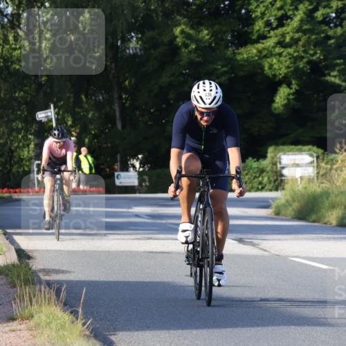 25.08.2024 - Elbe Triathlon Hamburg Fuchs,  Jonas http://msf.ph/oto/6868482 25.08.2024 09:30:54 Radfahren 438, 383, 145 meine-sportfotos.de