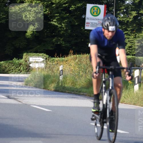 25.08.2024 - Elbe Triathlon Hamburg Fuchs,  Jonas http://msf.ph/oto/6868563 25.08.2024 09:31:01 Radfahren 383, 145, 400, 254, 271, 67, 113 meine-sportfotos.de