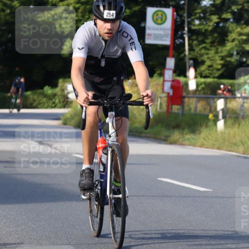 25.08.2024 - Elbe Triathlon Hamburg Fuchs,  Jonas http://msf.ph/oto/6868581 25.08.2024 09:31:03 Radfahren 383, 145, 400, 254, 271, 67, 113, 136 meine-sportfotos.de
