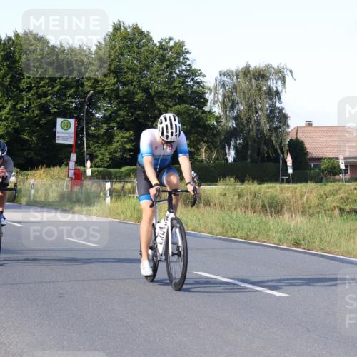 25.08.2024 - Elbe Triathlon Hamburg Fuchs,  Jonas http://msf.ph/oto/6868618 25.08.2024 09:31:06 Radfahren 400, 254, 271, 67, 113, 136, 187, 257, 302 meine-sportfotos.de