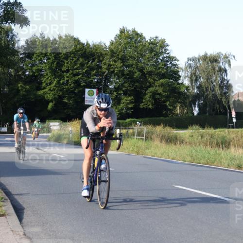 25.08.2024 - Elbe Triathlon Hamburg Fuchs,  Jonas http://msf.ph/oto/6868621 25.08.2024 09:31:07 Radfahren 400, 254, 271, 67, 113, 136, 187, 257, 302 meine-sportfotos.de
