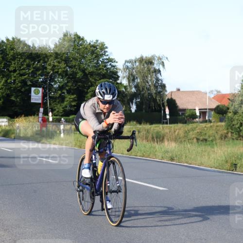 25.08.2024 - Elbe Triathlon Hamburg Fuchs,  Jonas http://msf.ph/oto/6868630 25.08.2024 09:31:07 Radfahren 400, 254, 271, 67, 113, 136, 187, 257, 302 meine-sportfotos.de