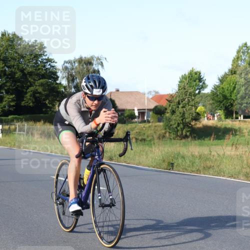 25.08.2024 - Elbe Triathlon Hamburg Fuchs,  Jonas http://msf.ph/oto/6868634 25.08.2024 09:31:07 Radfahren 400, 254, 271, 67, 113, 136, 187, 257, 302 meine-sportfotos.de
