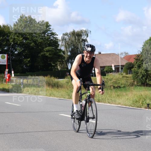 25.08.2024 - Elbe Triathlon Hamburg Fuchs,  Jonas http://msf.ph/oto/6868635 25.08.2024 11:03:56 Radfahren 1683, 1441, 1697 meine-sportfotos.de