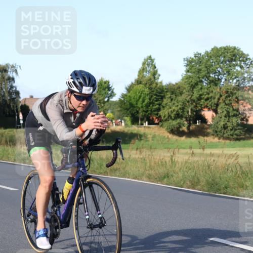25.08.2024 - Elbe Triathlon Hamburg Fuchs,  Jonas http://msf.ph/oto/6868637 25.08.2024 09:31:07 Radfahren 400, 254, 271, 67, 113, 136, 187, 257, 302 meine-sportfotos.de