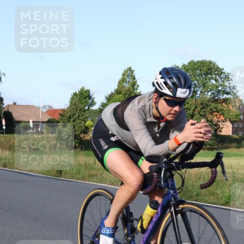 25.08.2024 - Elbe Triathlon Hamburg Fuchs,  Jonas http://msf.ph/oto/6868641 25.08.2024 09:31:07 Radfahren 400, 254, 271, 67, 113, 136, 187, 257, 302 meine-sportfotos.de