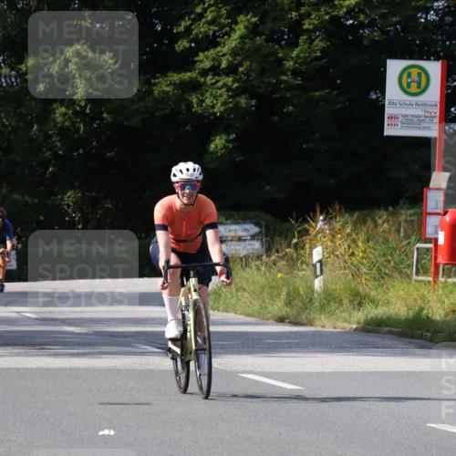 25.08.2024 - Elbe Triathlon Hamburg Fuchs,  Jonas http://msf.ph/oto/6868650 25.08.2024 11:03:59 Radfahren 1683, 1441, 1697, 1414 meine-sportfotos.de