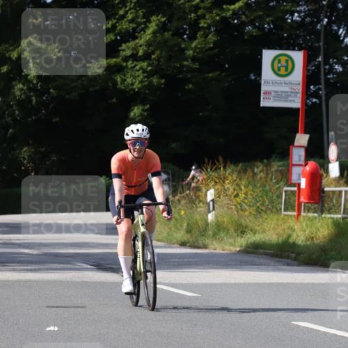 25.08.2024 - Elbe Triathlon Hamburg Fuchs,  Jonas http://msf.ph/oto/6868653 25.08.2024 11:03:59 Radfahren 1683, 1441, 1697, 1414 meine-sportfotos.de