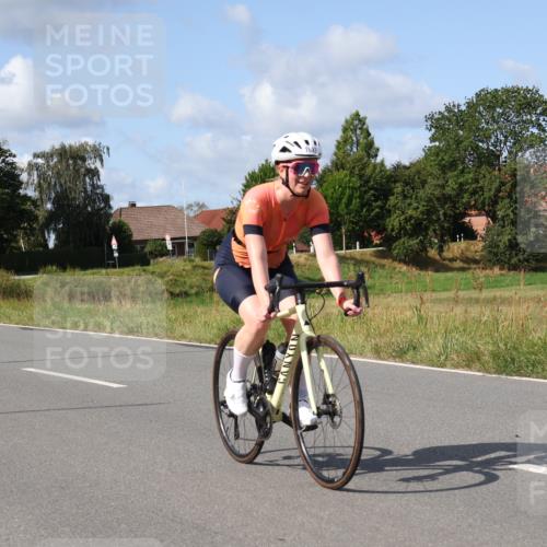 25.08.2024 - Elbe Triathlon Hamburg Fuchs,  Jonas http://msf.ph/oto/6868669 25.08.2024 11:04:01 Radfahren 1441, 1697, 1414 meine-sportfotos.de