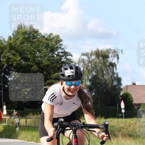 25.08.2024 - Elbe Triathlon Hamburg Fuchs,  Jonas http://msf.ph/oto/6868702 25.08.2024 11:04:10 Radfahren 1414, 1624, 1432, 1437 meine-sportfotos.de
