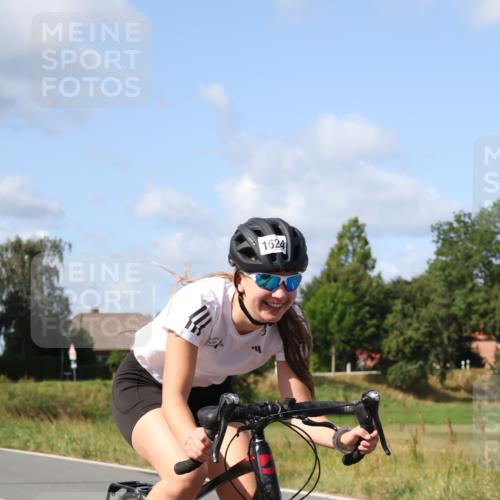 25.08.2024 - Elbe Triathlon Hamburg Fuchs,  Jonas http://msf.ph/oto/6868709 25.08.2024 11:04:11 Radfahren 1624, 1432, 1437 meine-sportfotos.de