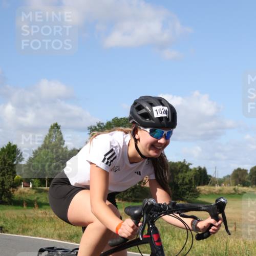 25.08.2024 - Elbe Triathlon Hamburg Fuchs,  Jonas http://msf.ph/oto/6868713 25.08.2024 11:04:11 Radfahren 1624, 1432, 1437 meine-sportfotos.de