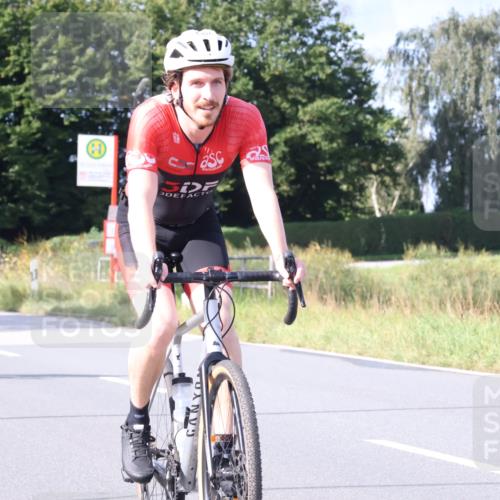 25.08.2024 - Elbe Triathlon Hamburg Fuchs,  Jonas http://msf.ph/oto/6868735 25.08.2024 10:21:44 Radfahren 611, 646, 601 meine-sportfotos.de