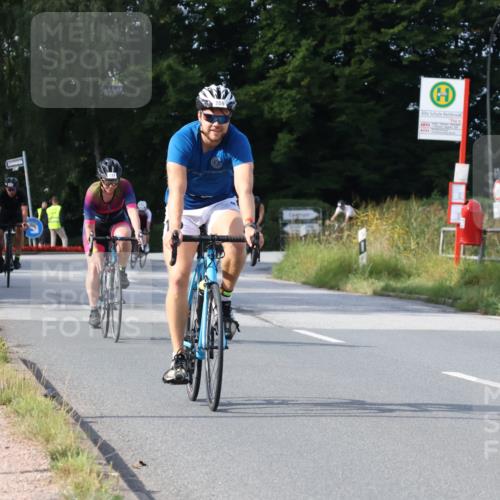 25.08.2024 - Elbe Triathlon Hamburg Fuchs,  Jonas http://msf.ph/oto/6868849 25.08.2024 10:22:06 Radfahren 460, 570, 633, 559, 517, 622, 660, 538, 389 meine-sportfotos.de