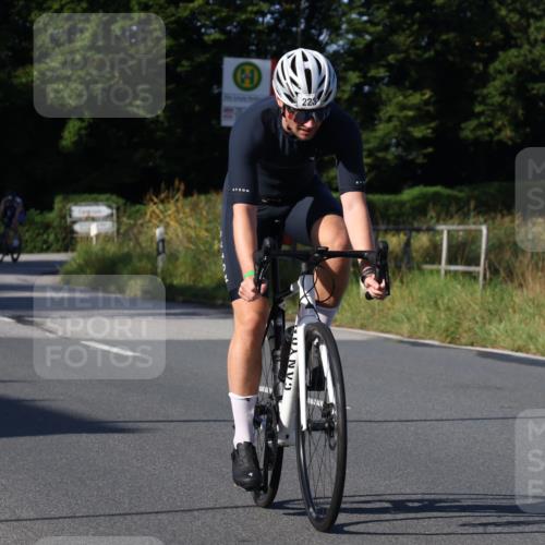 25.08.2024 - Elbe Triathlon Hamburg Fuchs,  Jonas http://msf.ph/oto/6868885 25.08.2024 09:31:30 Radfahren 277, 125, 351, 223, 242 meine-sportfotos.de